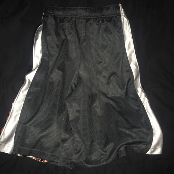 Nike basketball shorts - Picture 3 of 3
